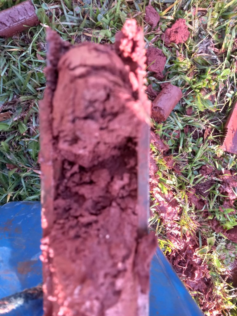 Sondagem SPT em Santa Izabel do Oeste — mai/2026: amostra retirada do furo